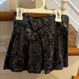 Abercrombie Kids Black and Gray Skort